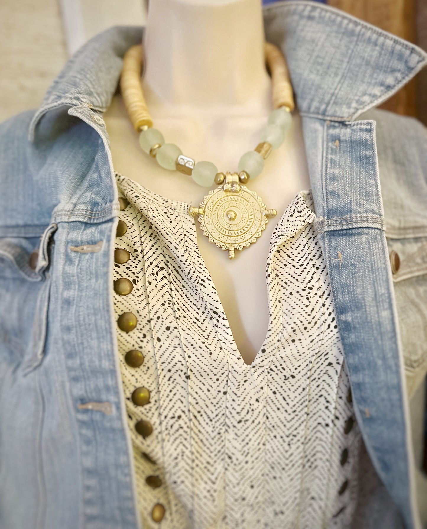 Brass “El Dorado” pendant necklace -Light Aqua