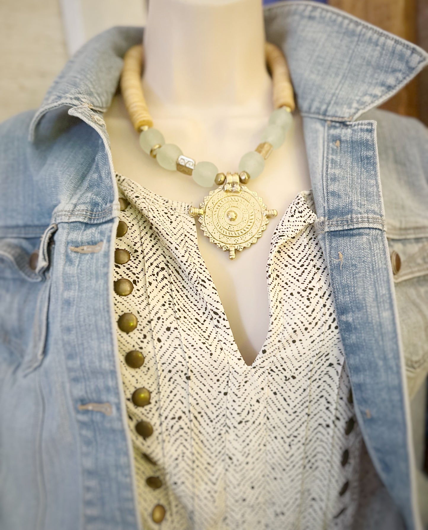 Brass “El Dorado” pendant necklace -Light Aqua